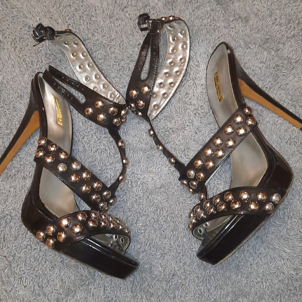 Report Signature Sandal